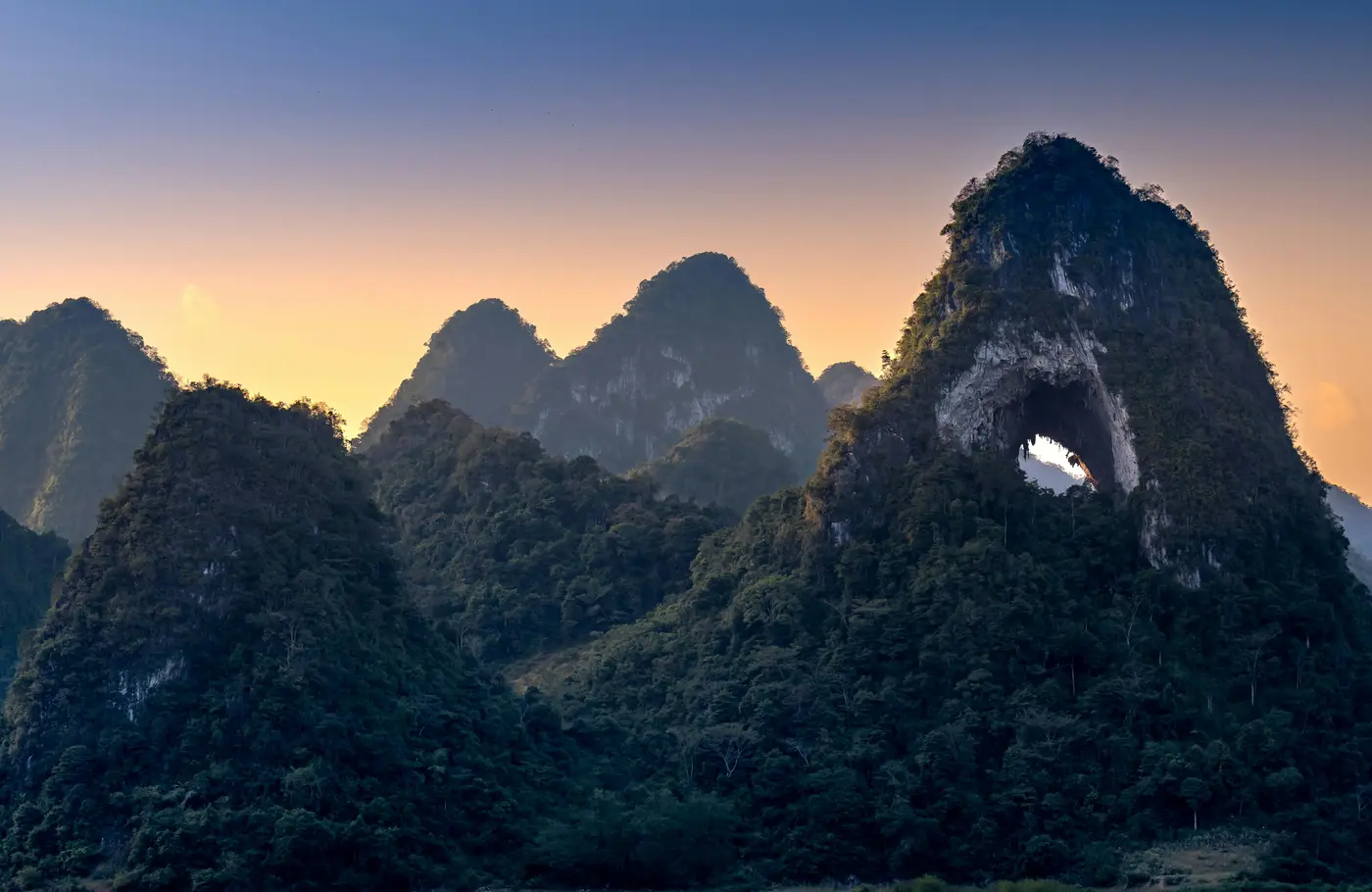 Coucher de soleil sur les karsts de Đồng Văn — Ha Giang Vietnam