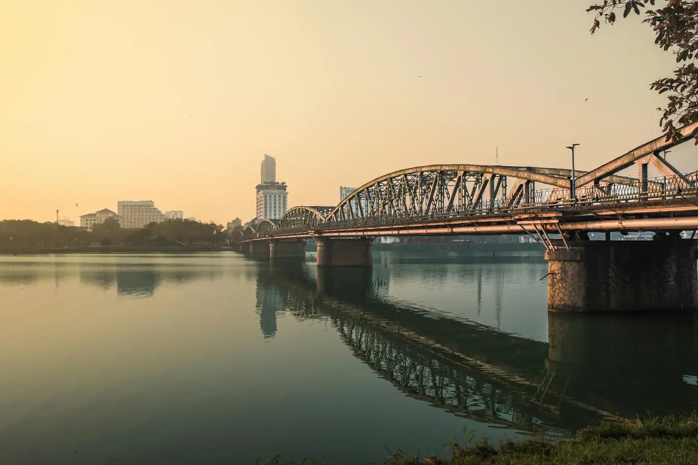 Rivière des Parfums au coucher du soleil — Hué, Vietnam