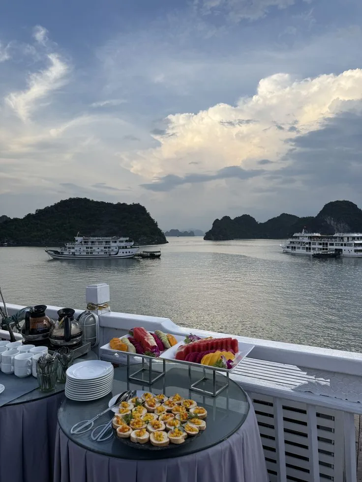 Cuisine vietnamienne en bord de mer — fruits de mer frais